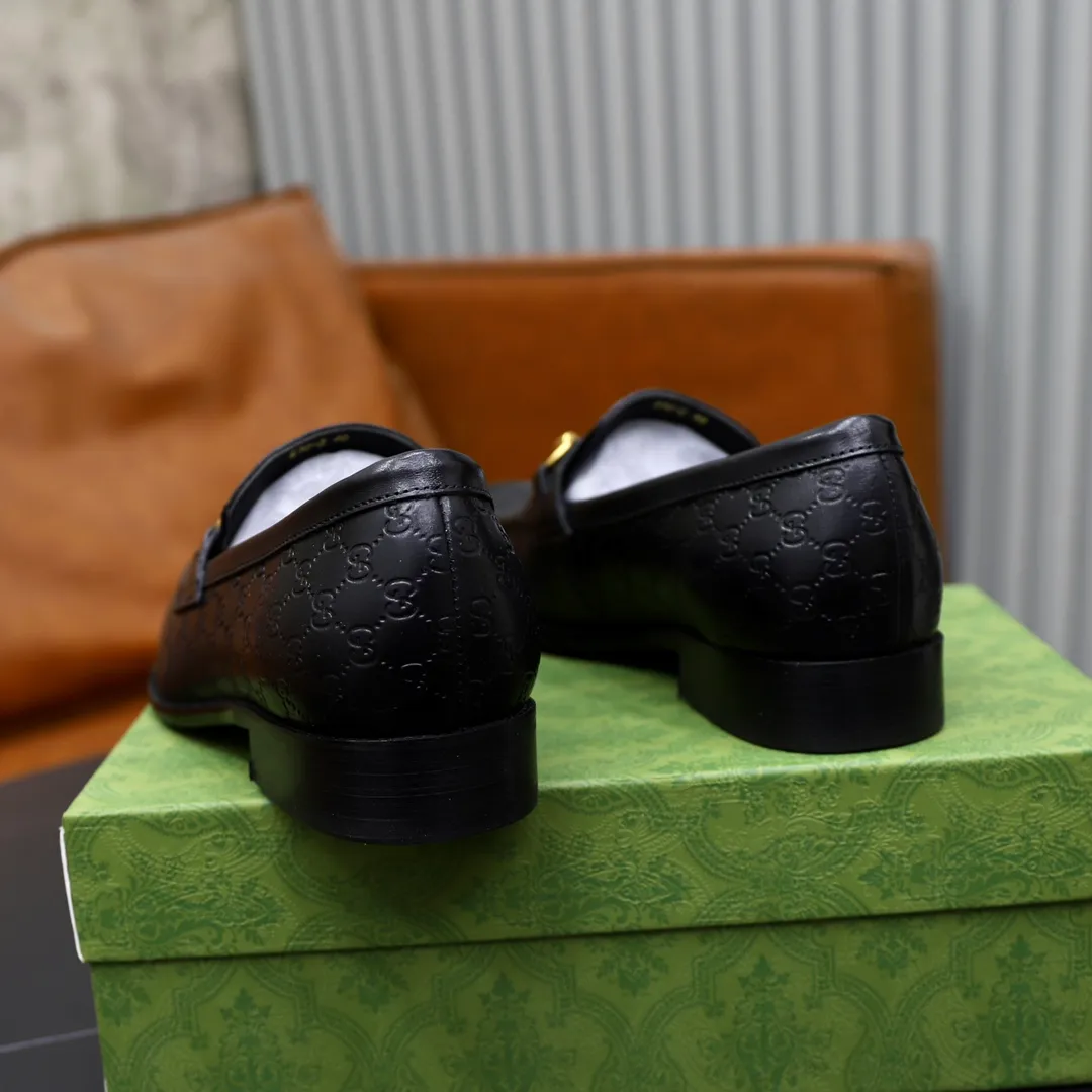 Men's shoes: 250🙅‍♂️🙅‍♂️🙅‍♂️Niuli Brand: GUCCI Size: 38-44 (45 can be customized) Level: Counter classic Material: Original soft cowhide upper Comfortable cowhide lining Original lightweight outsole Style category: Business casual footwear Driving leather shoes Color: Actual picture color